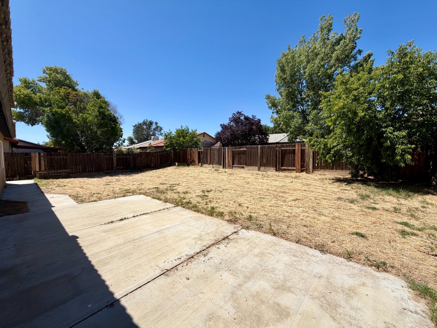 225 Fisher Ln, Coalinga, CA 93210