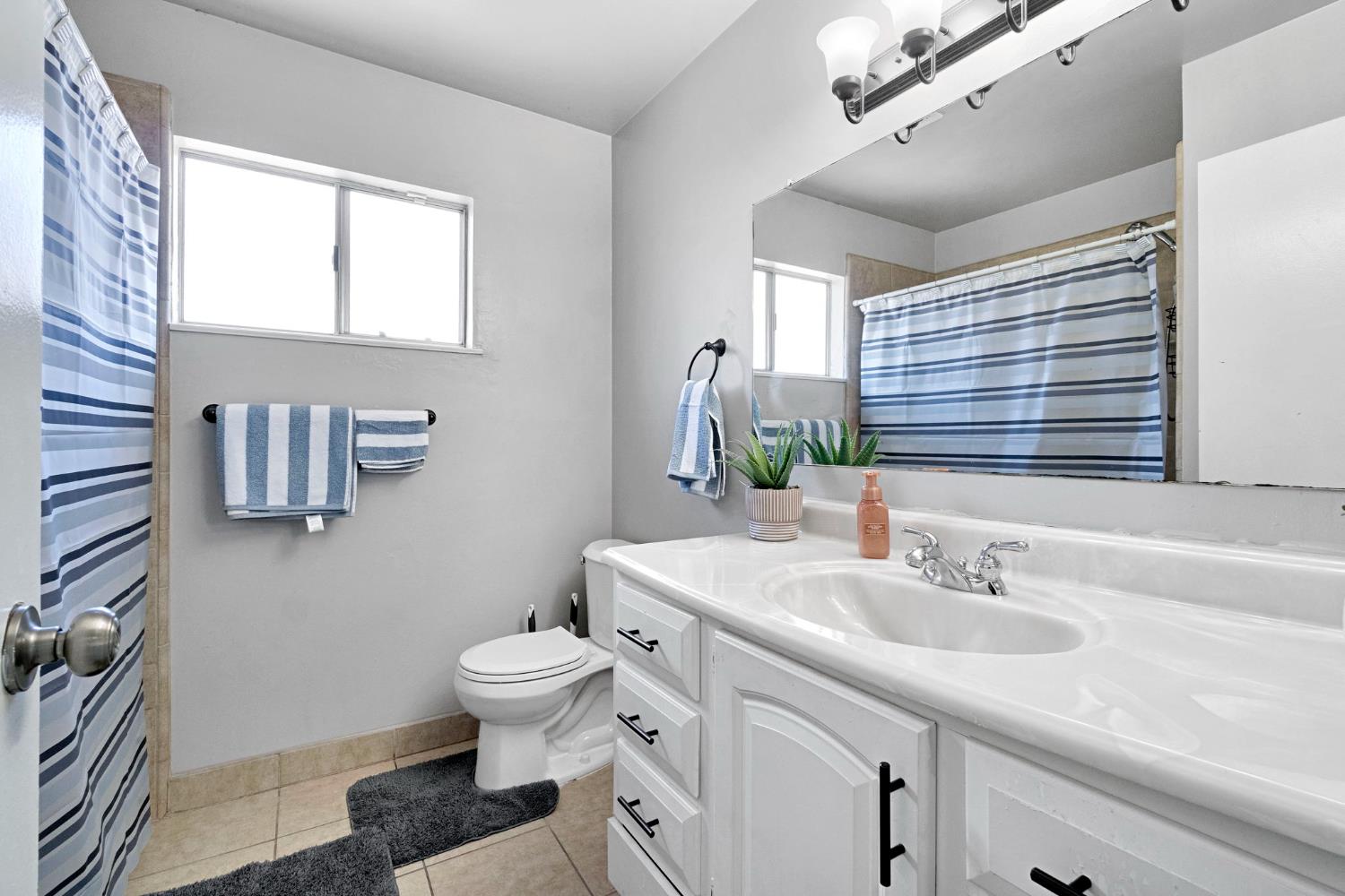 5761 N Callisch, Fresno, CA 93710