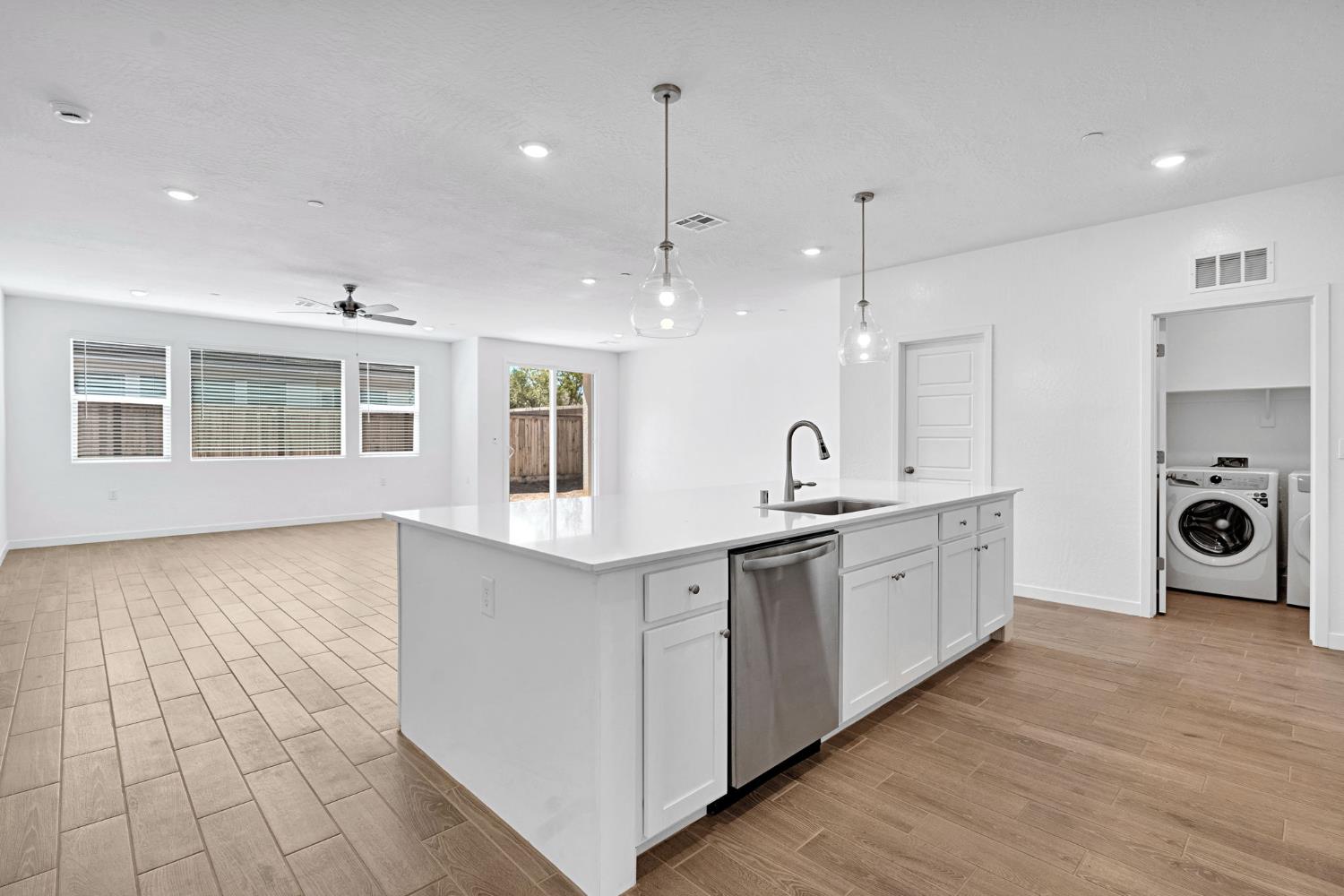 3921 Buttercup Rd, Madera, CA 93636