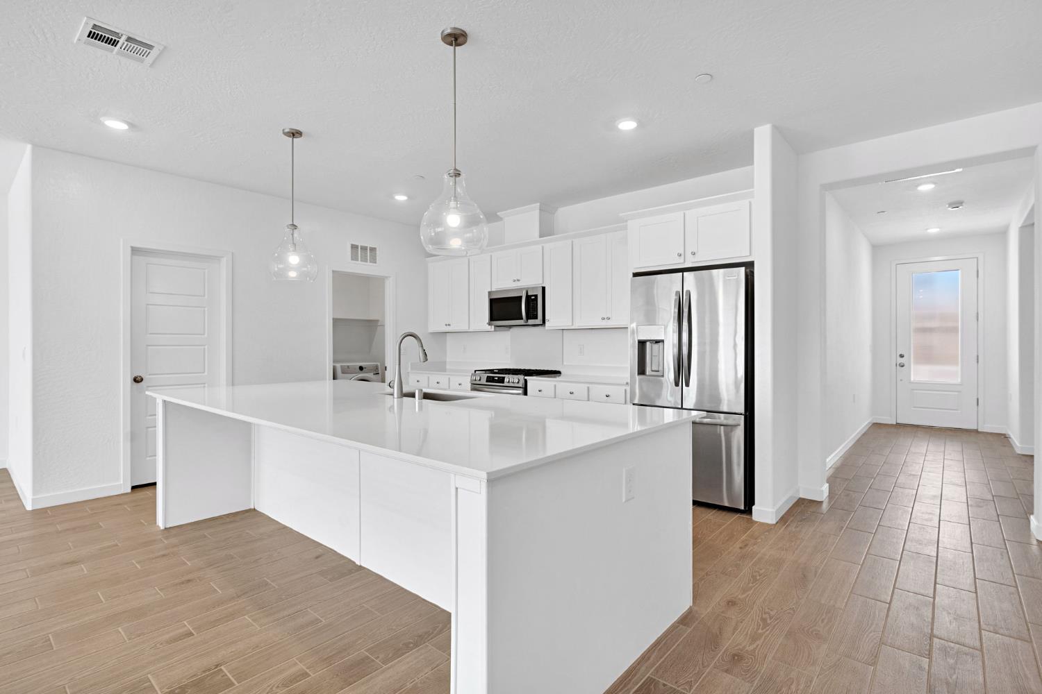 3921 Buttercup Rd, Madera, CA 93636