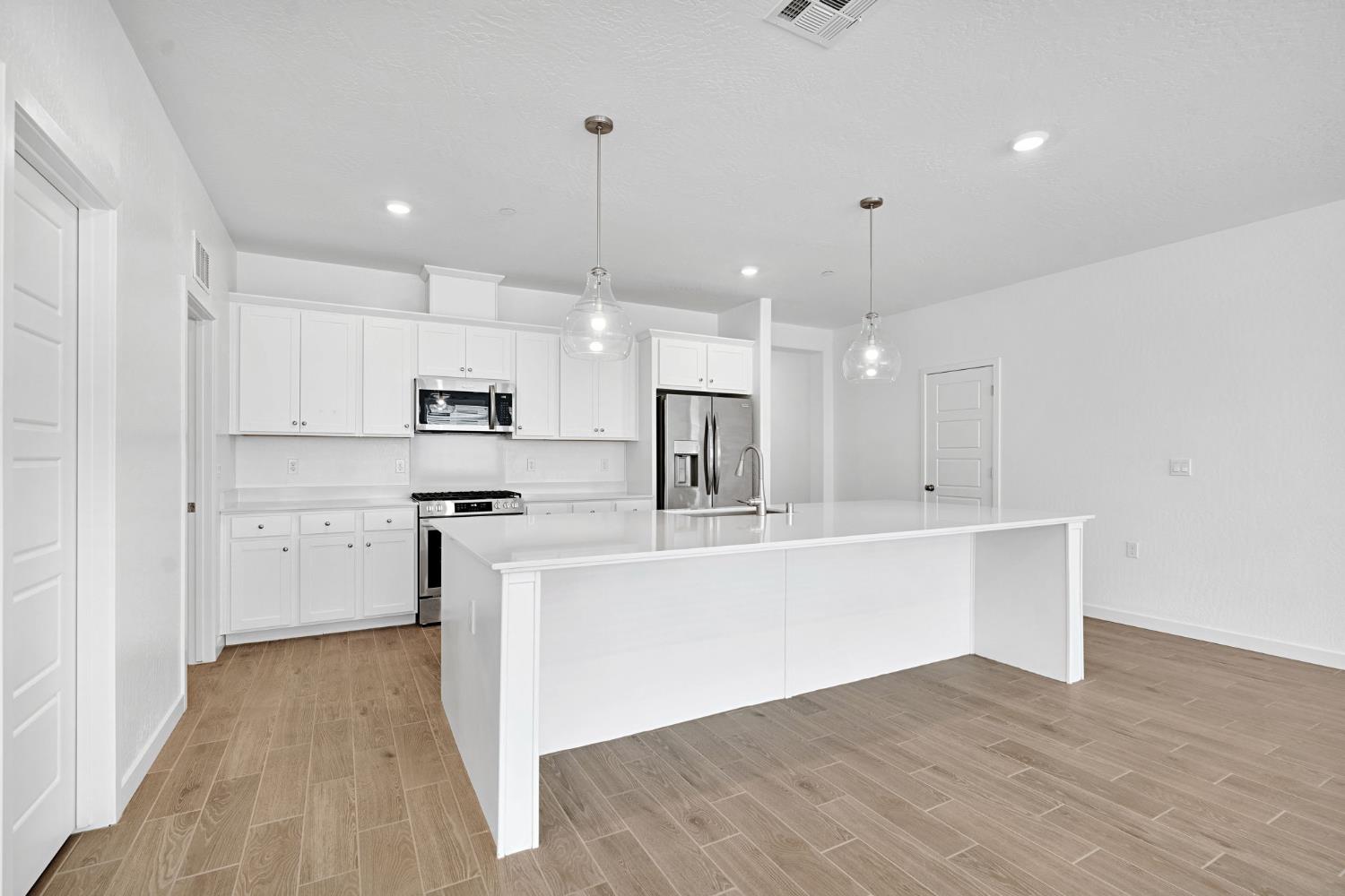 3921 Buttercup Rd, Madera, CA 93636