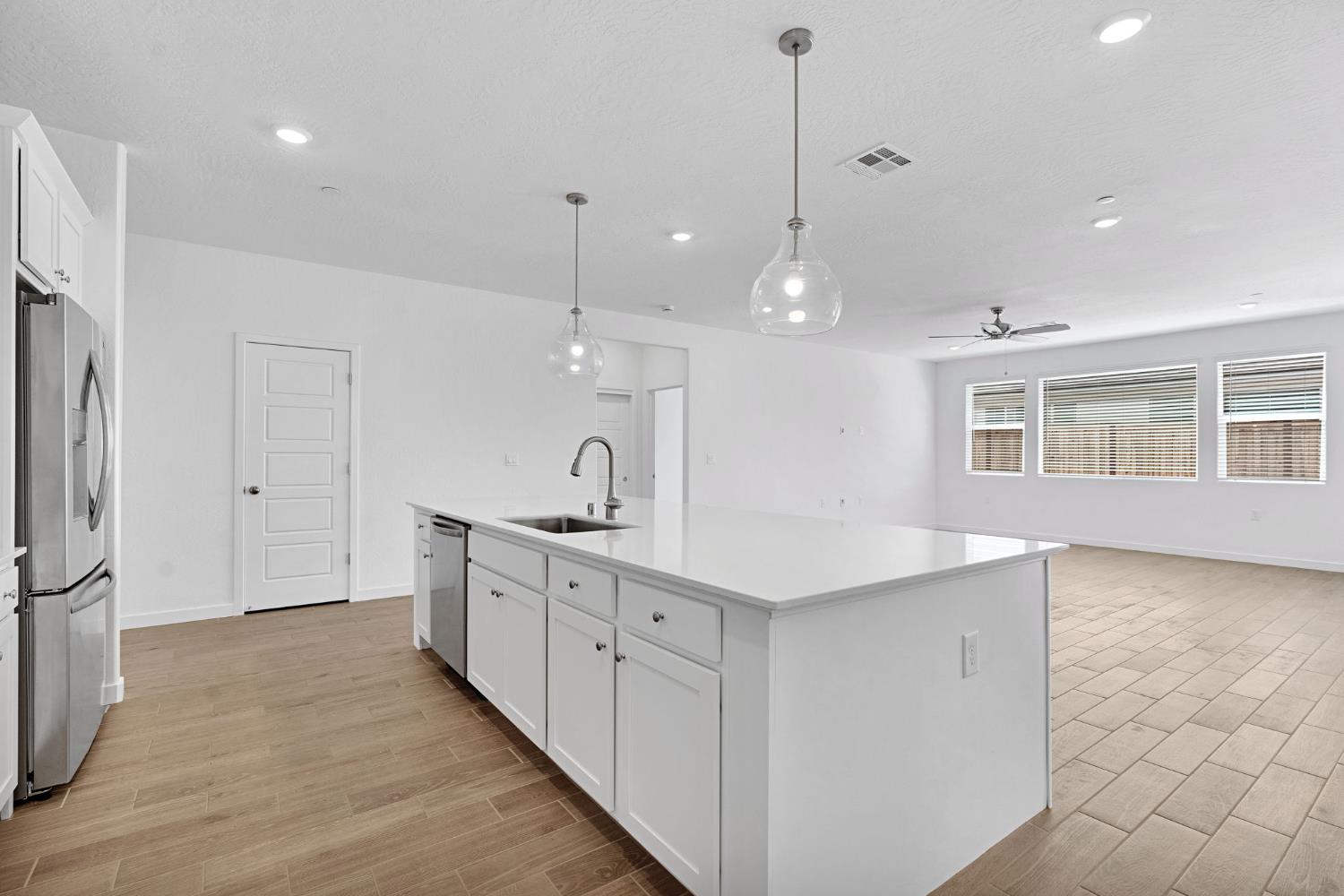 3921 Buttercup Rd, Madera, CA 93636
