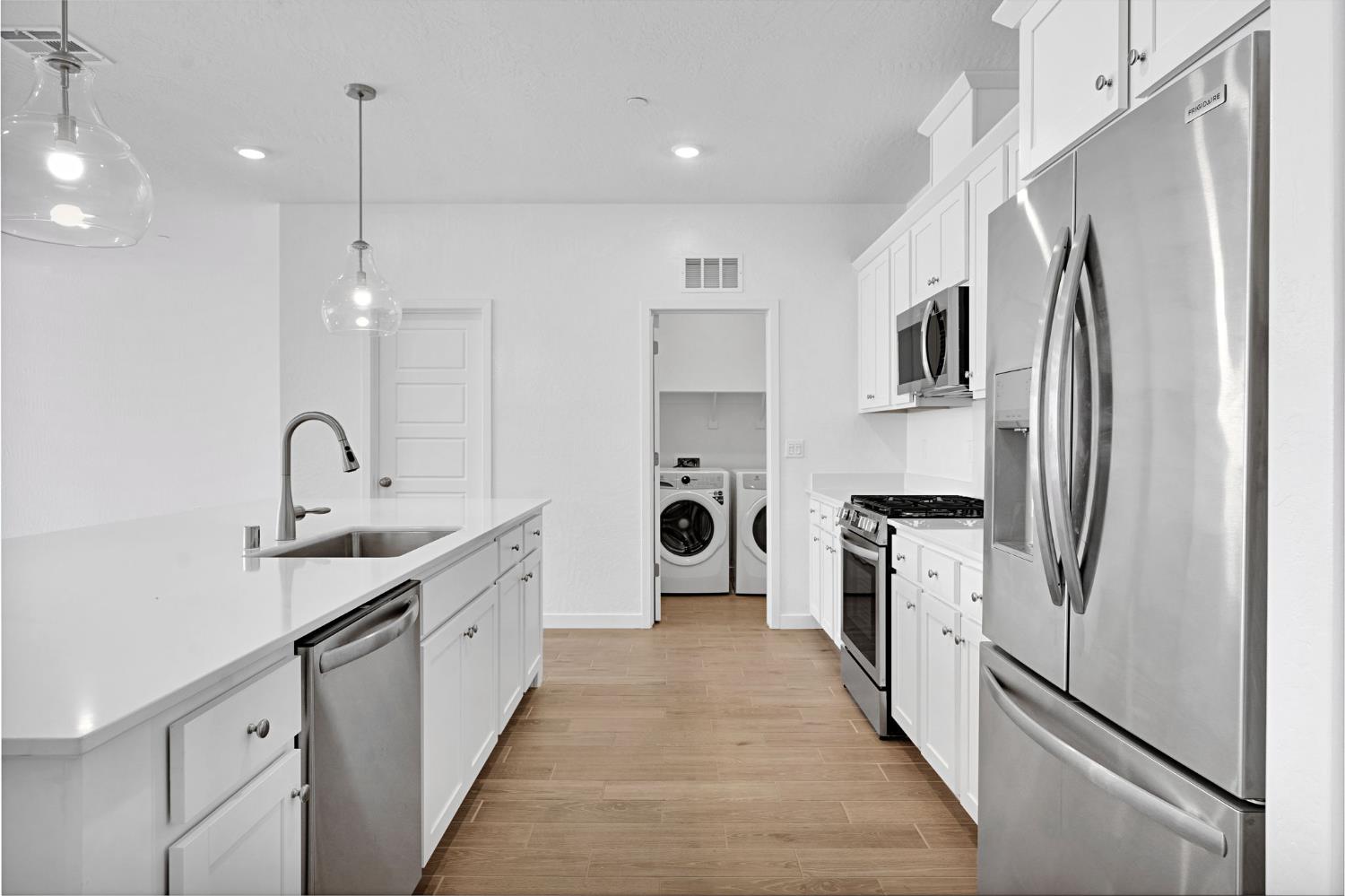 3921 Buttercup Rd, Madera, CA 93636