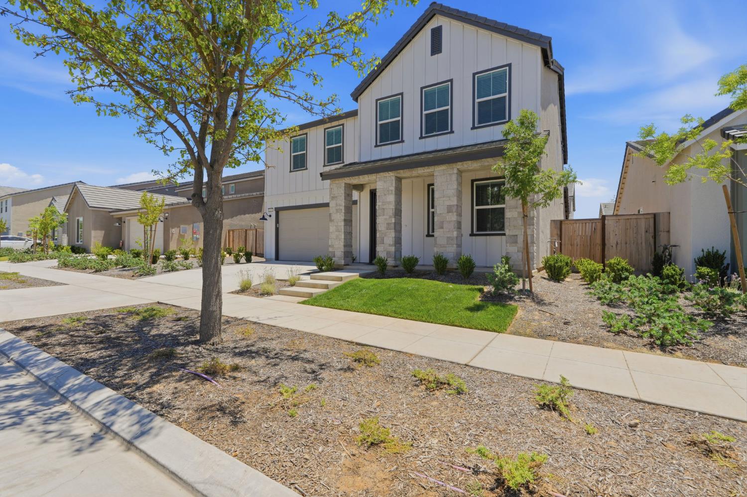 3937 Buttercup Rd, Madera, CA 93636