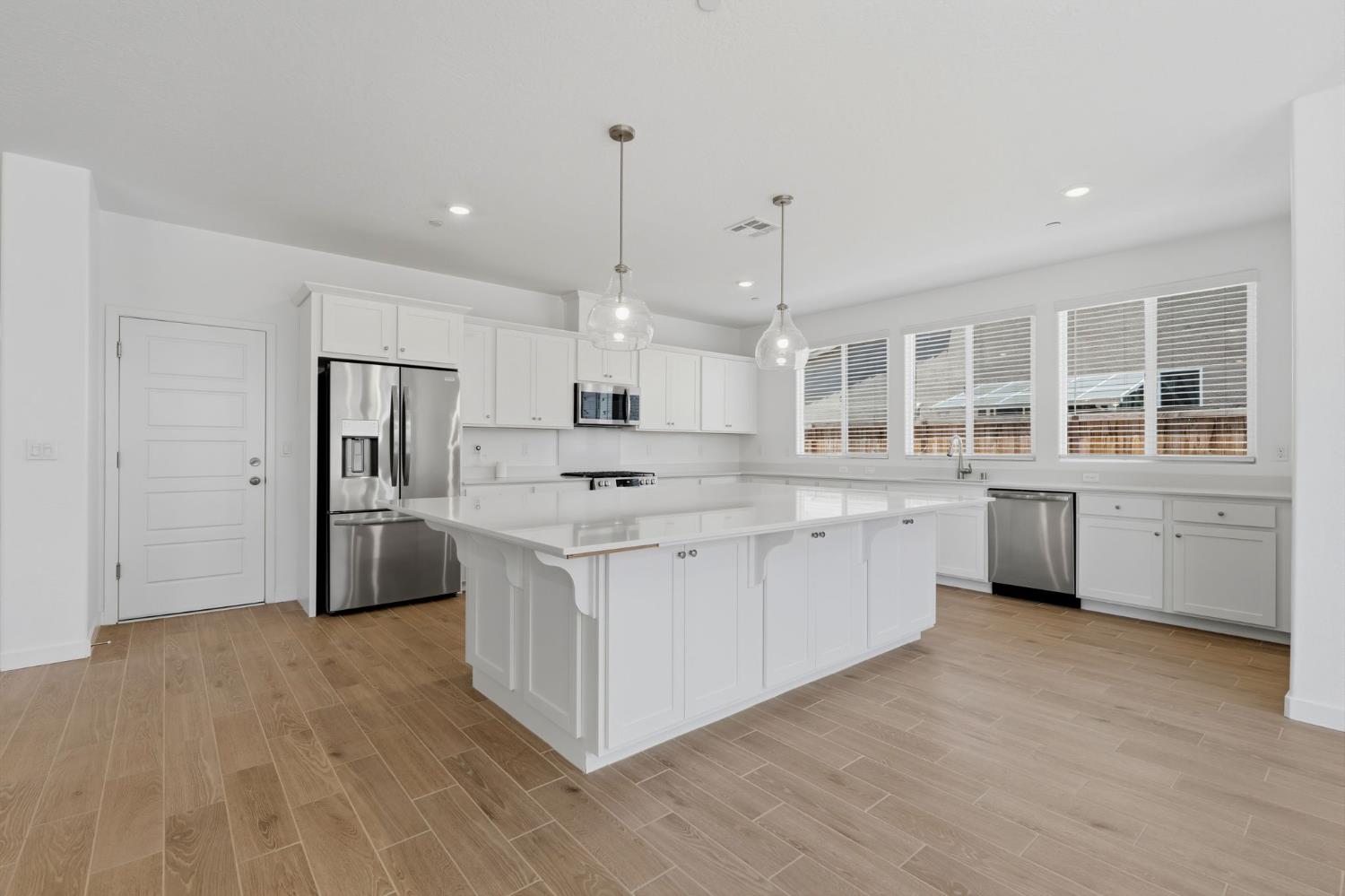 3937 Buttercup Rd, Madera, CA 93636