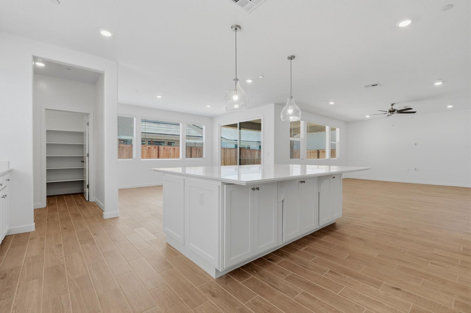 3937 Buttercup Rd, Madera, CA 93636