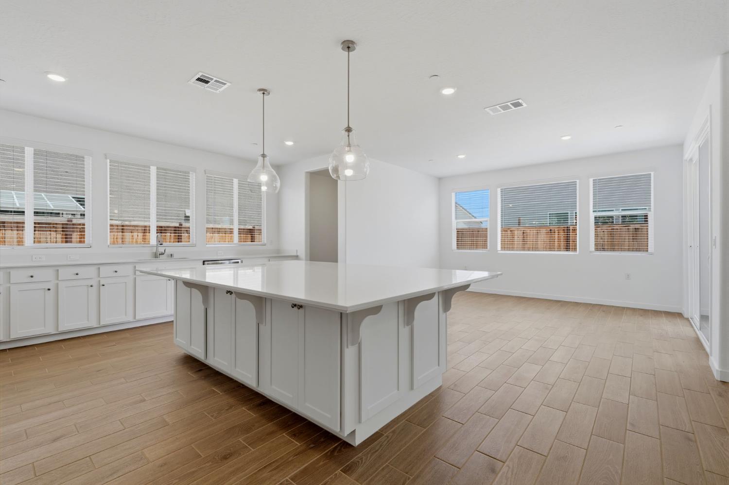 3937 Buttercup Rd, Madera, CA 93636