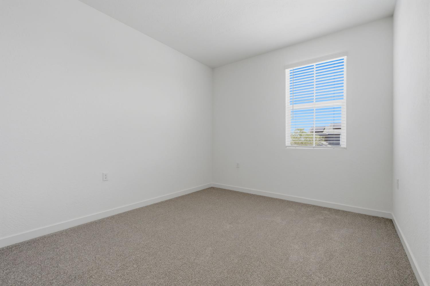3937 Buttercup Rd, Madera, CA 93636
