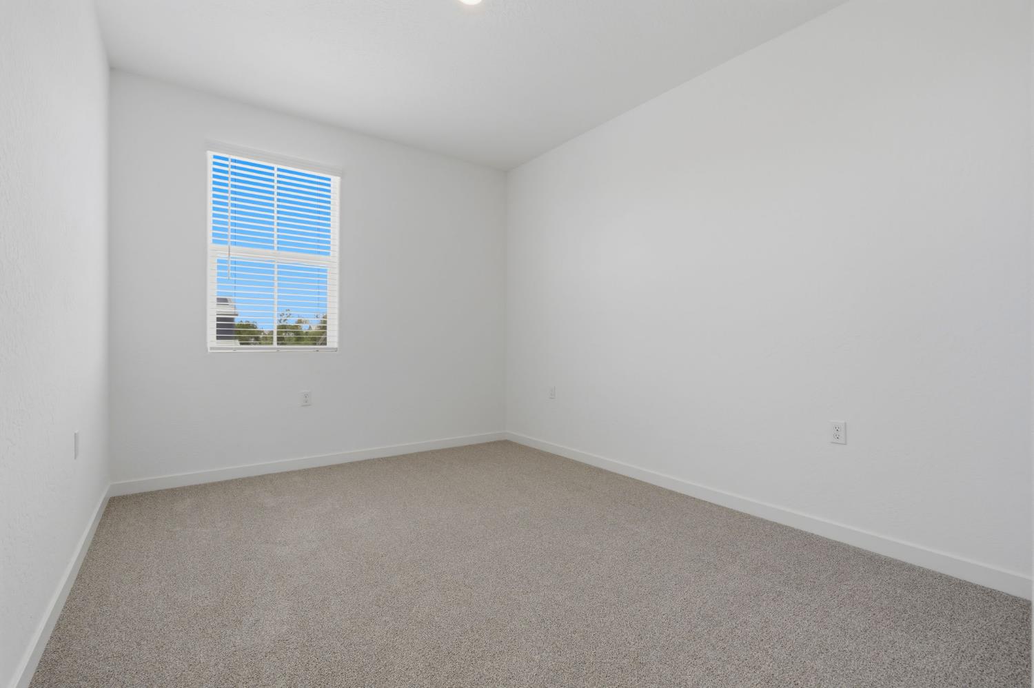 3937 Buttercup Rd, Madera, CA 93636