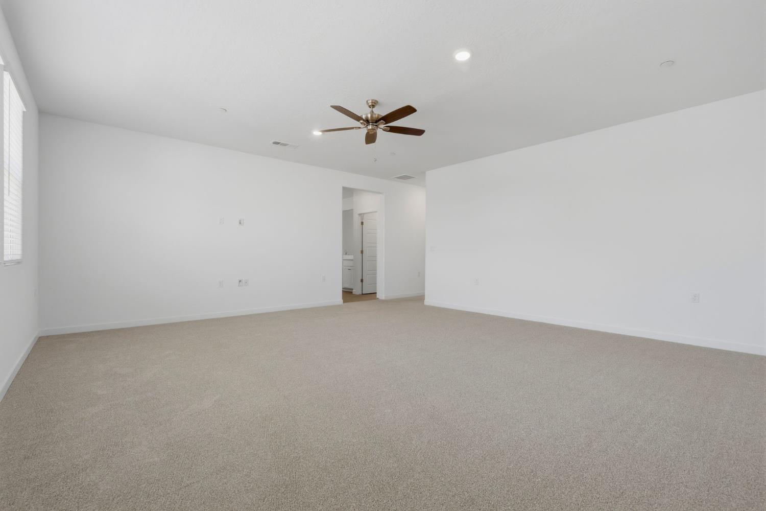 3937 Buttercup Rd, Madera, CA 93636