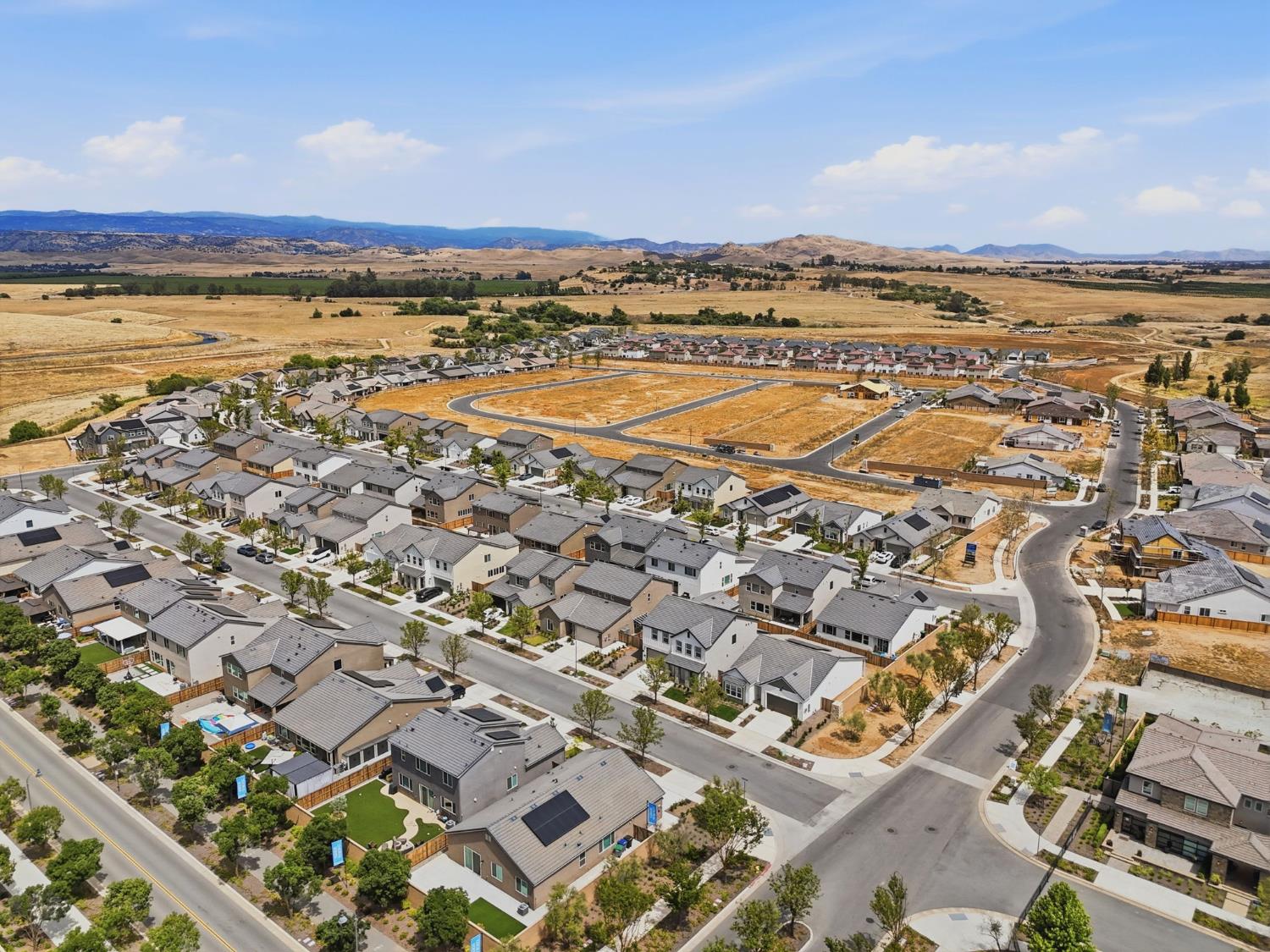 3937 Buttercup Rd, Madera, CA 93636