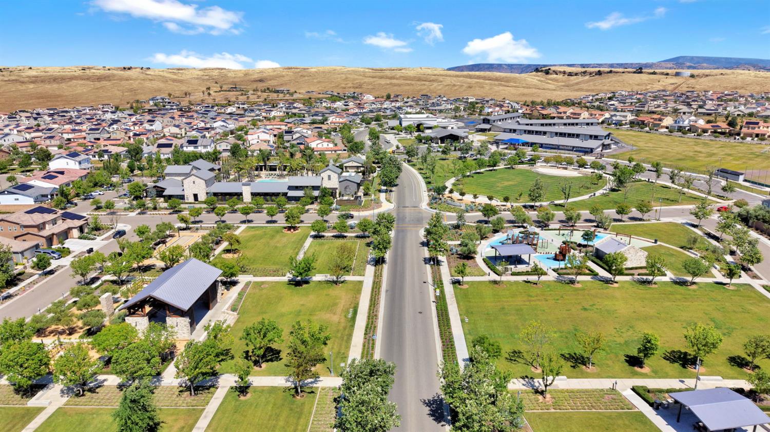 3937 Buttercup Rd, Madera, CA 93636