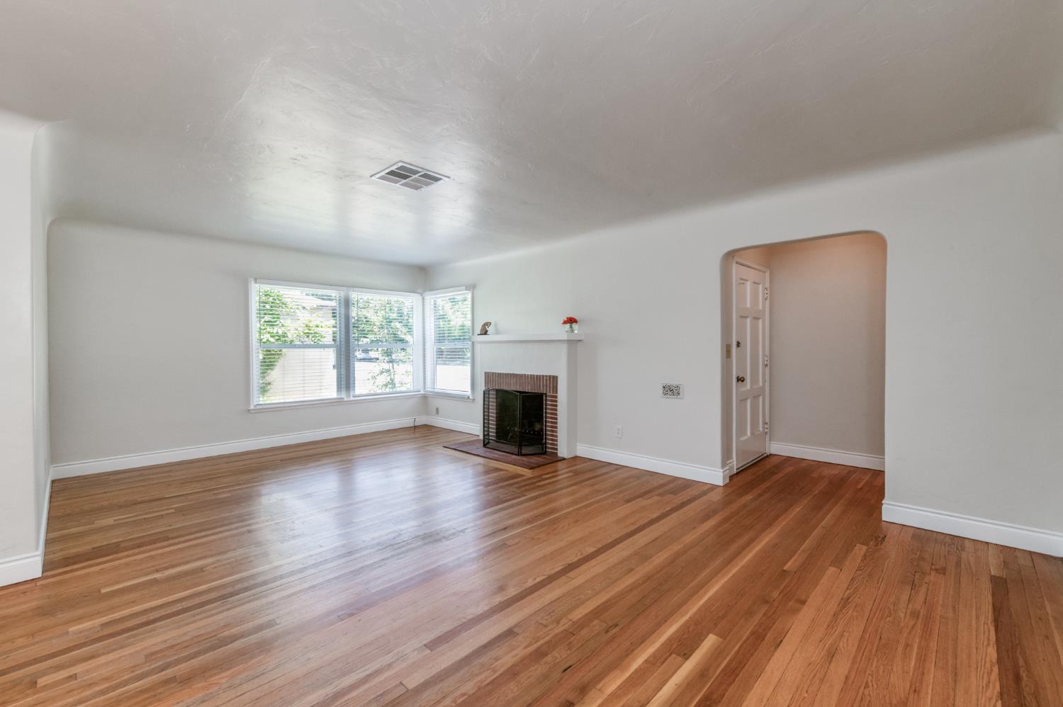 65 E Dayton Ave, Fresno, CA 93704
