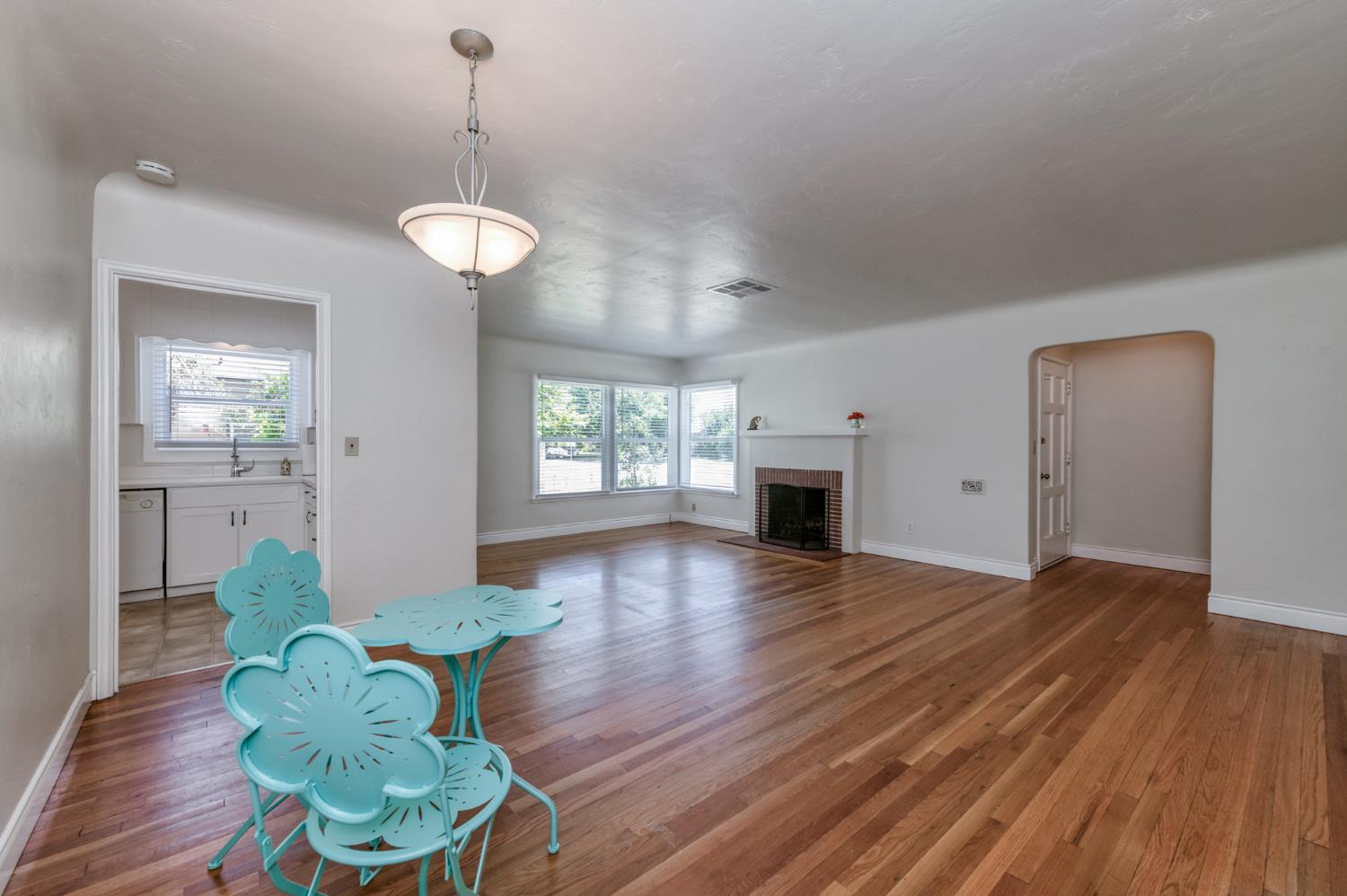 65 E Dayton Ave, Fresno, CA 93704