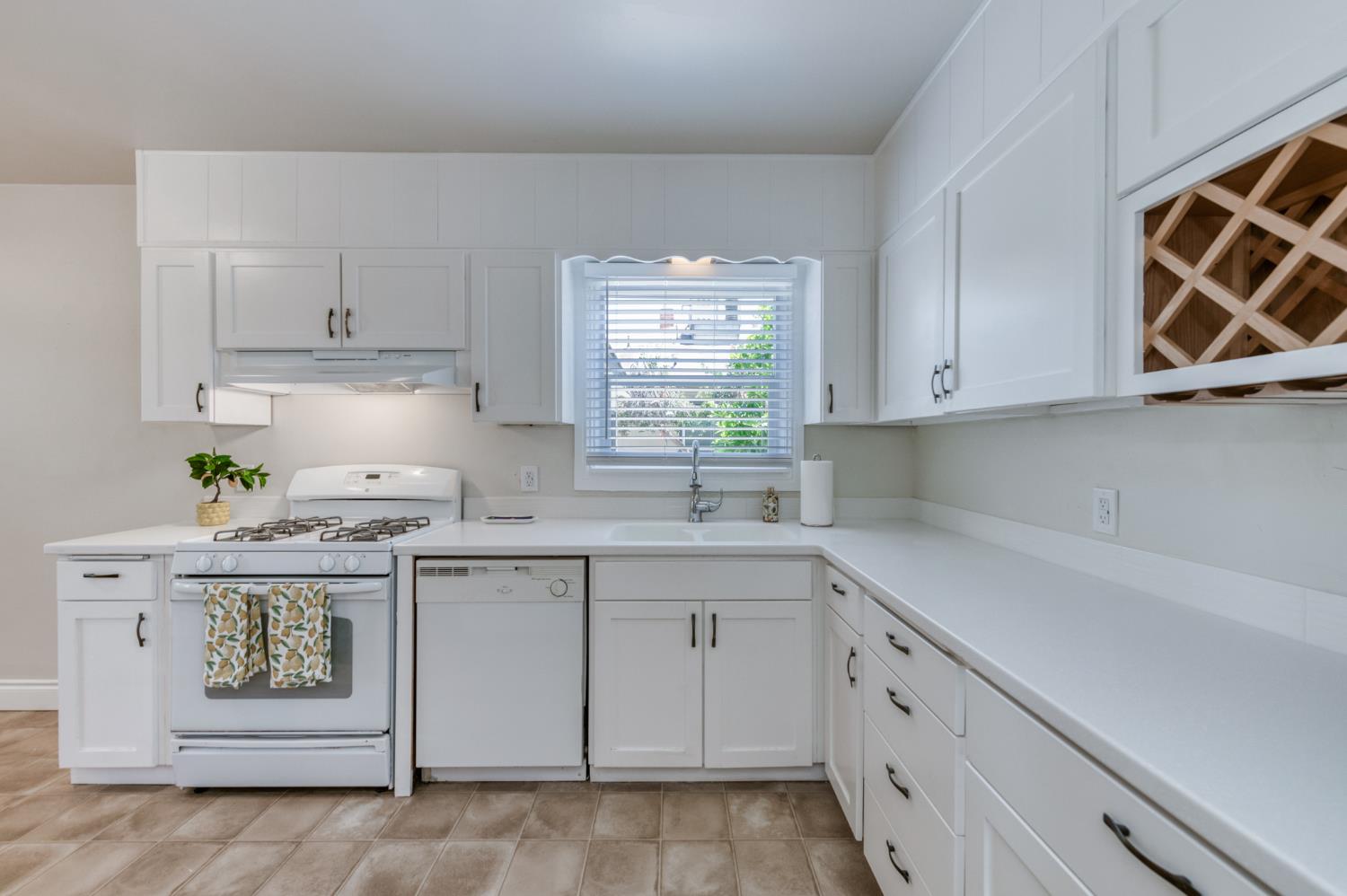 65 E Dayton Ave, Fresno, CA 93704