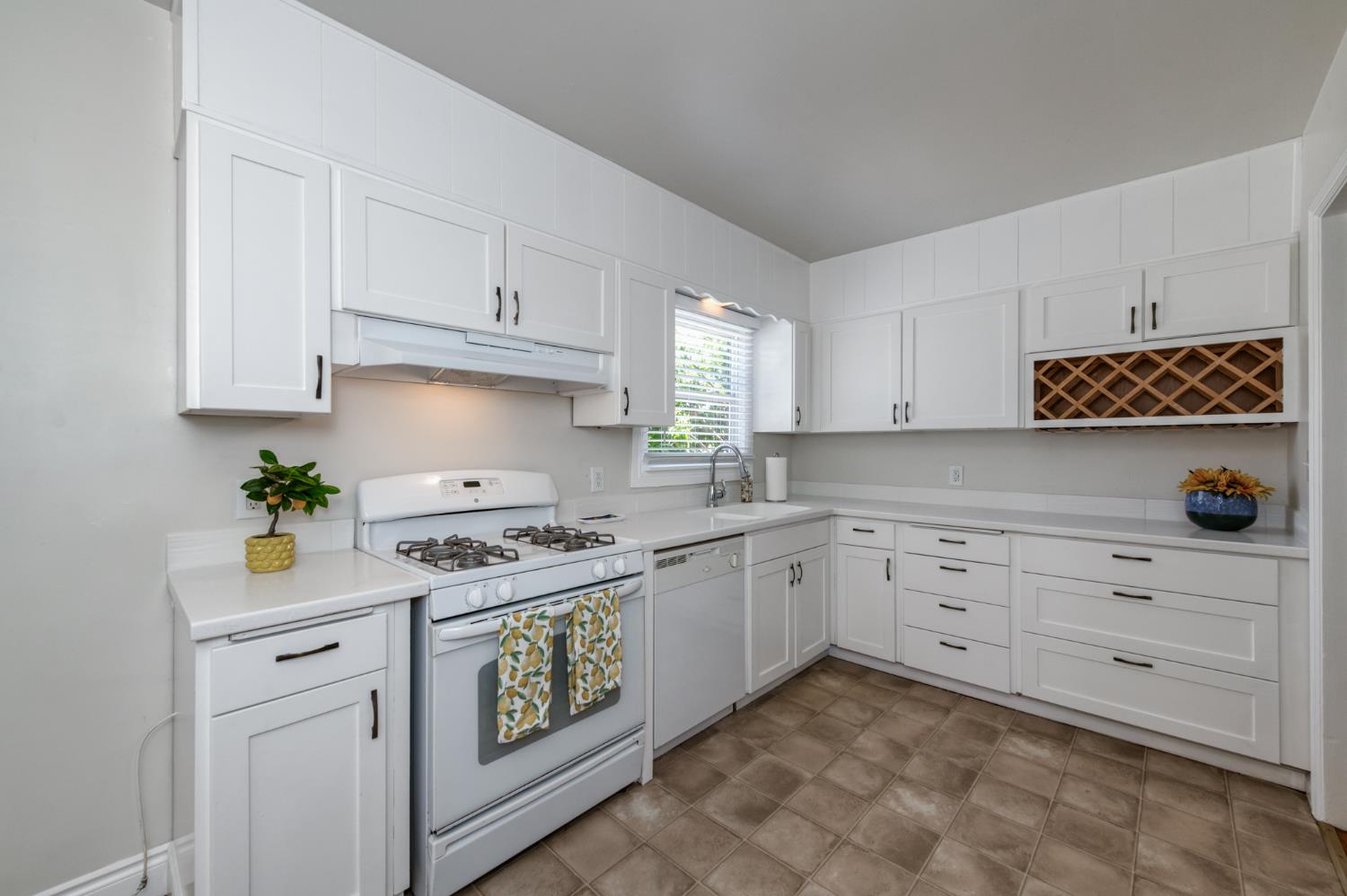 65 E Dayton Ave, Fresno, CA 93704