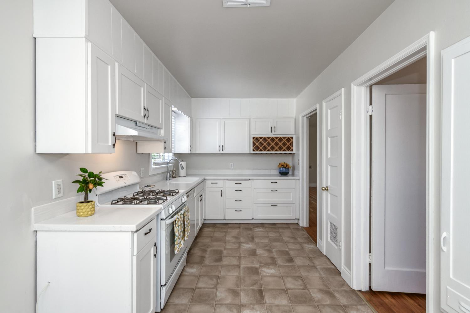 65 E Dayton Ave, Fresno, CA 93704