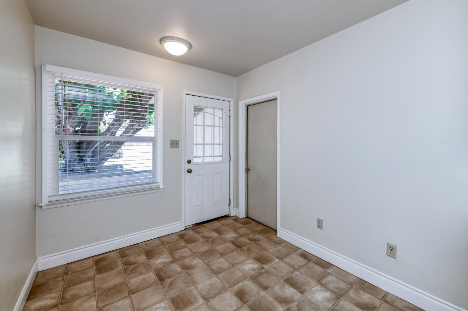 65 E Dayton Ave, Fresno, CA 93704