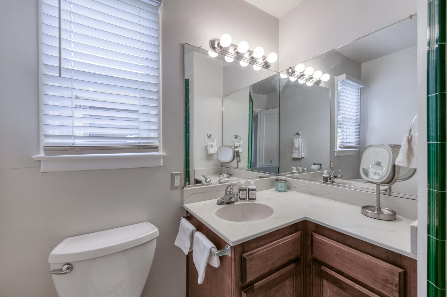 65 E Dayton Ave, Fresno, CA 93704