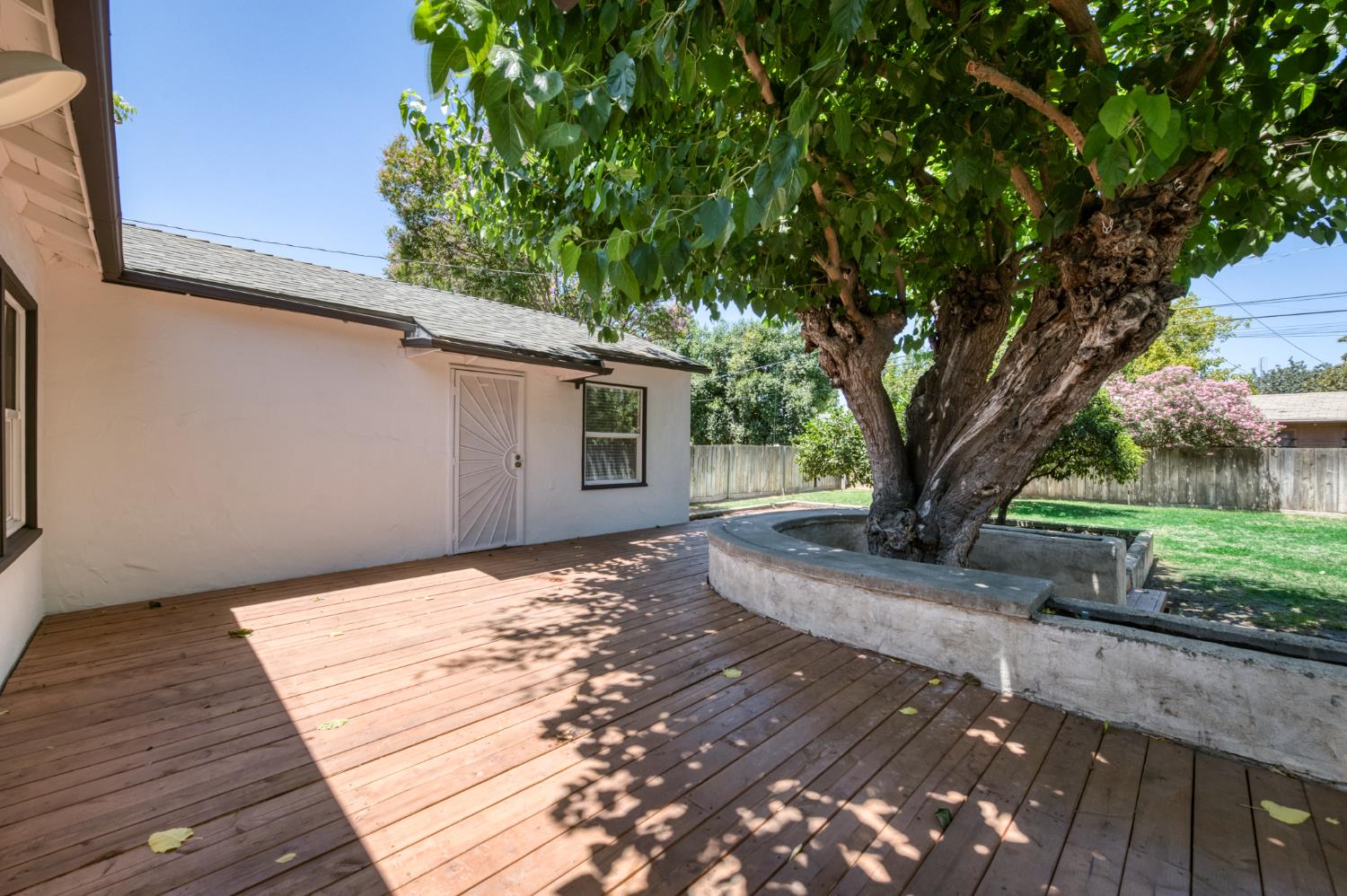 65 E Dayton Ave, Fresno, CA 93704