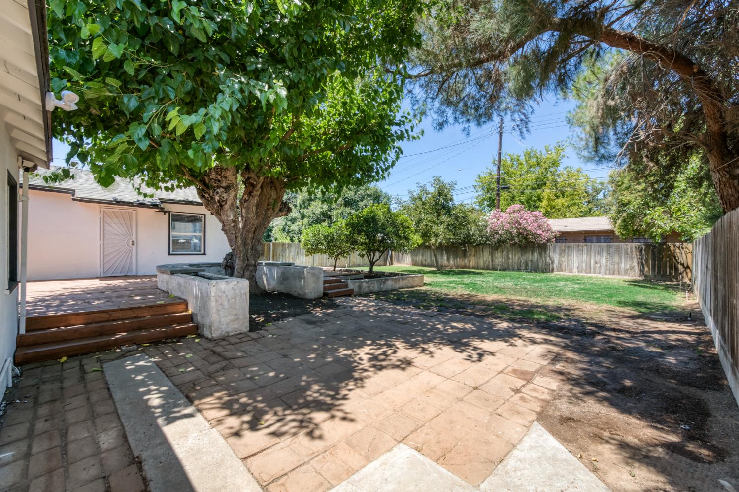 65 E Dayton Ave, Fresno, CA 93704
