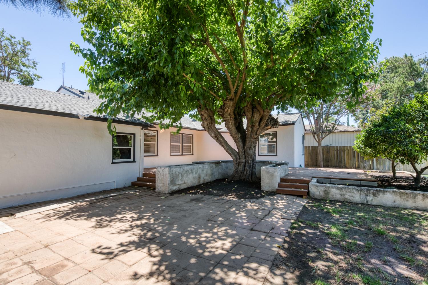 65 E Dayton Ave, Fresno, CA 93704