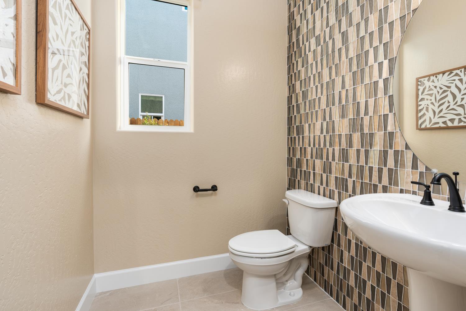 348 N Vista Ave, Fowler, CA 93625