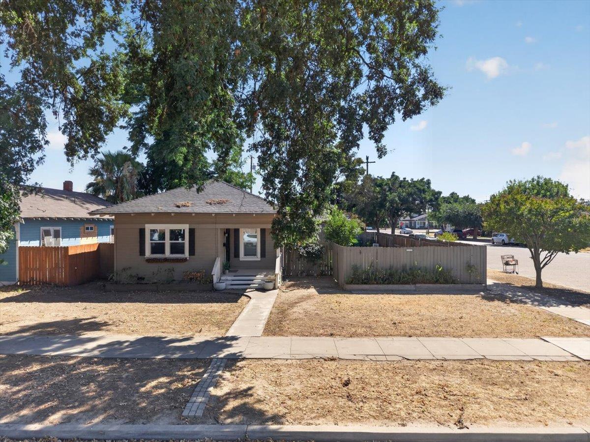 1407 E St, Reedley, CA 93654