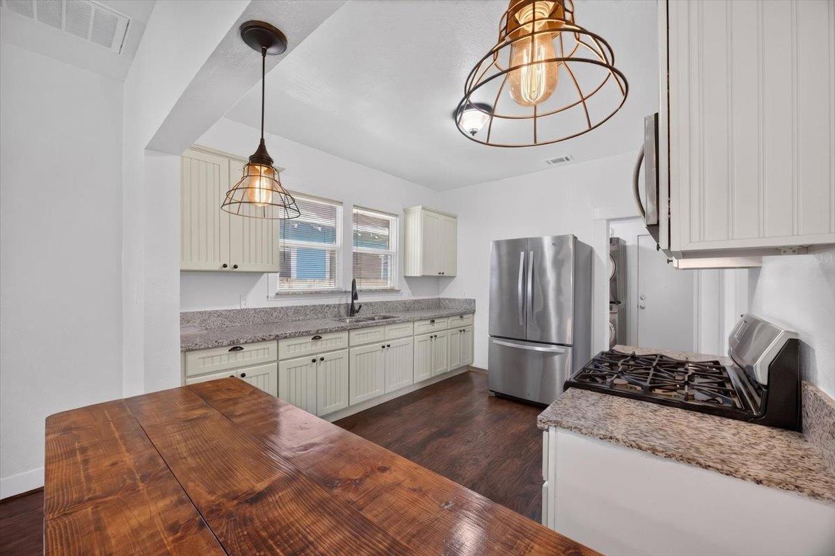 1407 E St, Reedley, CA 93654