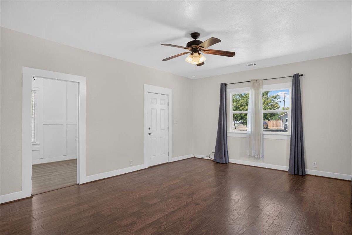 1407 E St, Reedley, CA 93654