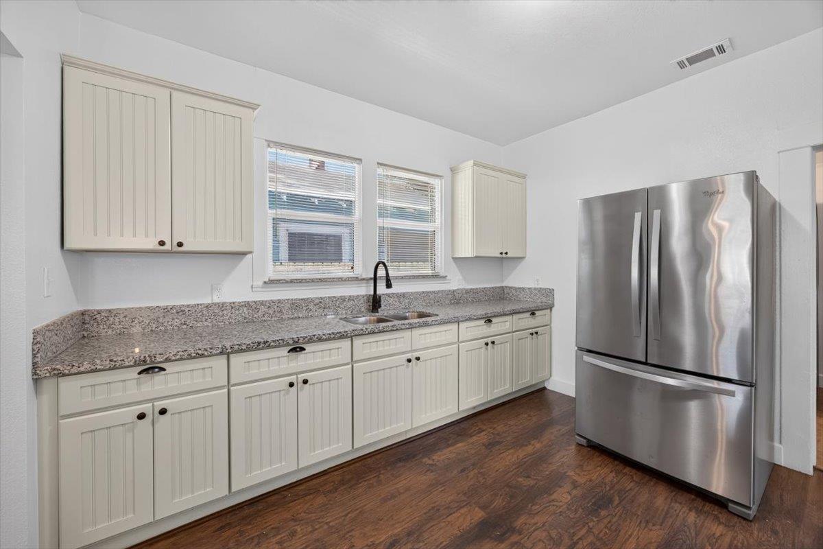 1407 E St, Reedley, CA 93654