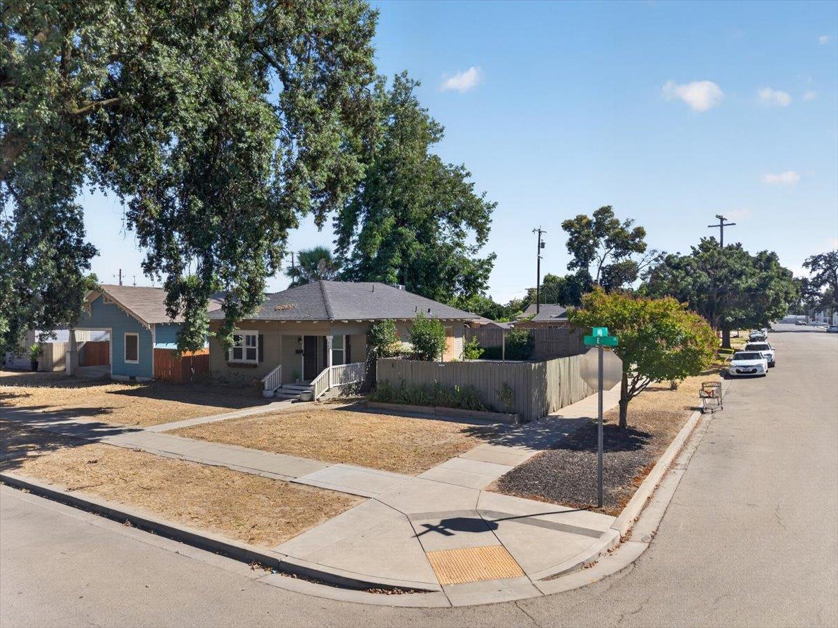 1407 E St, Reedley, CA 93654