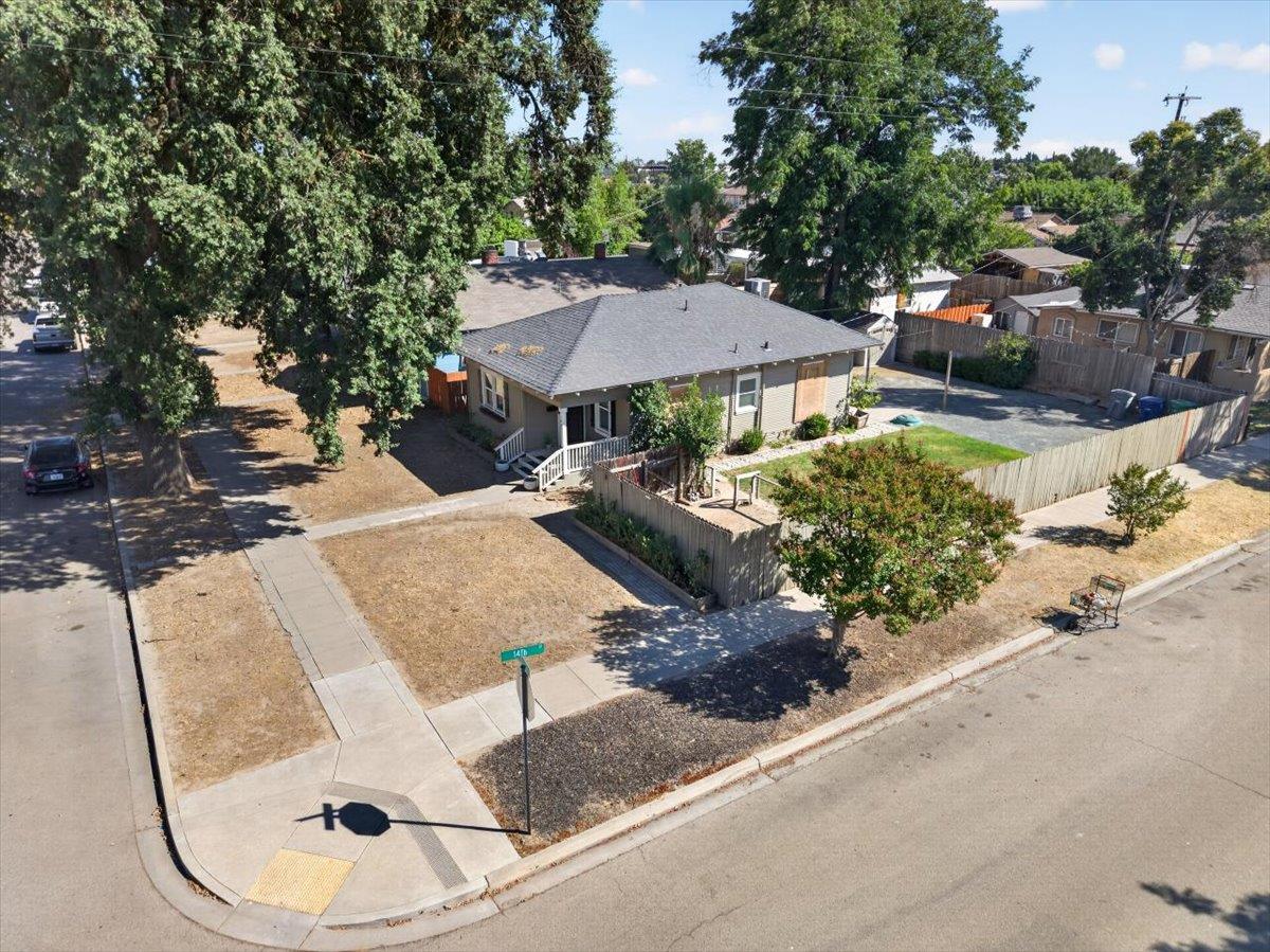 1407 E St, Reedley, CA 93654