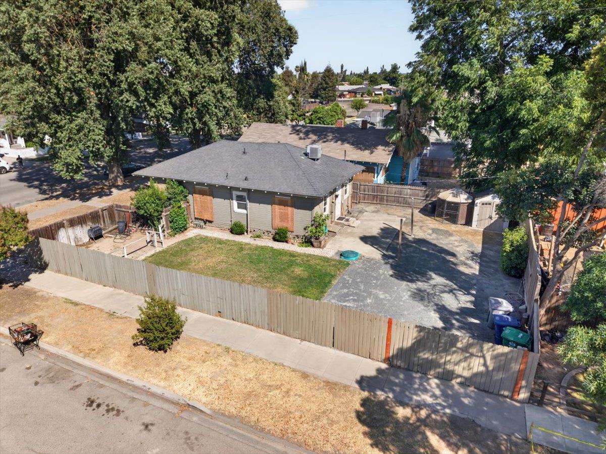 1407 E St, Reedley, CA 93654