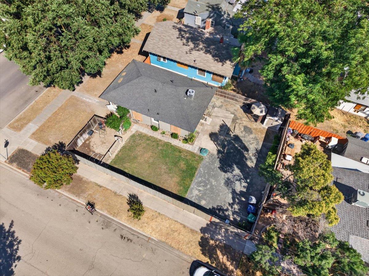 1407 E St, Reedley, CA 93654