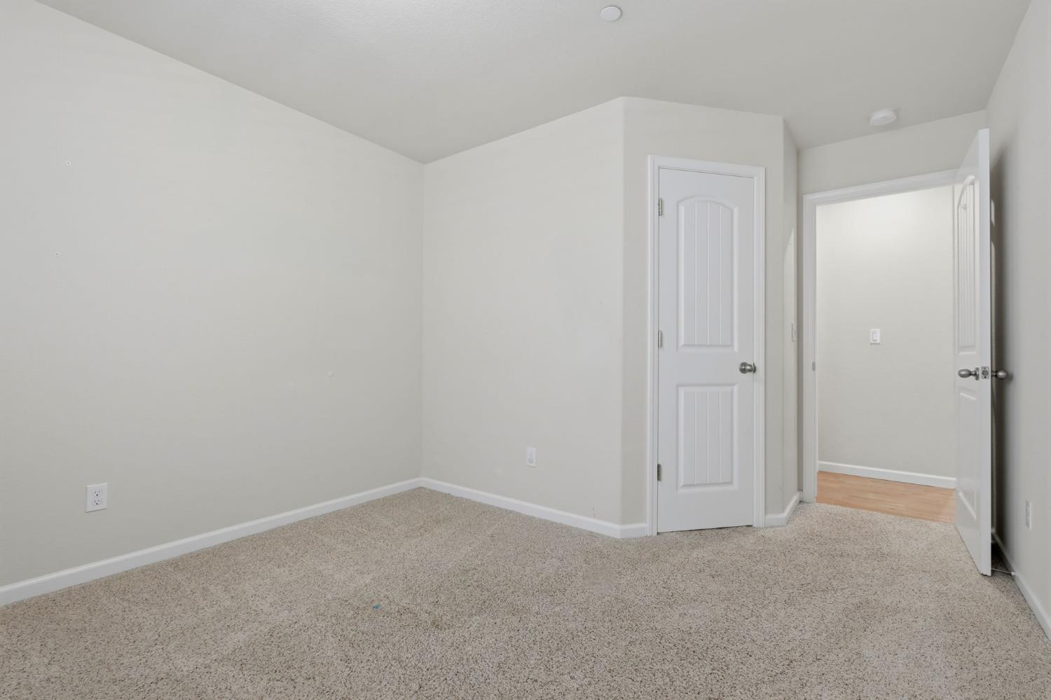 2081 Madeline Dr, Hanford, CA 93230