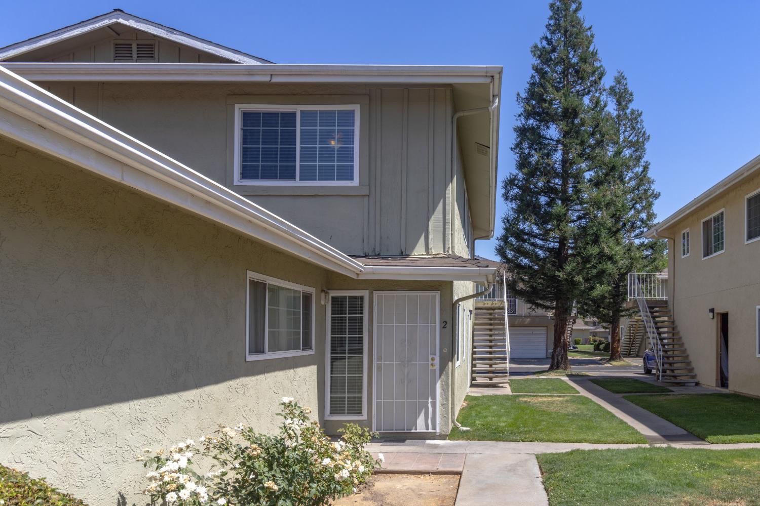 471 W Santa Ana Ave #2, Clovis, CA 93612