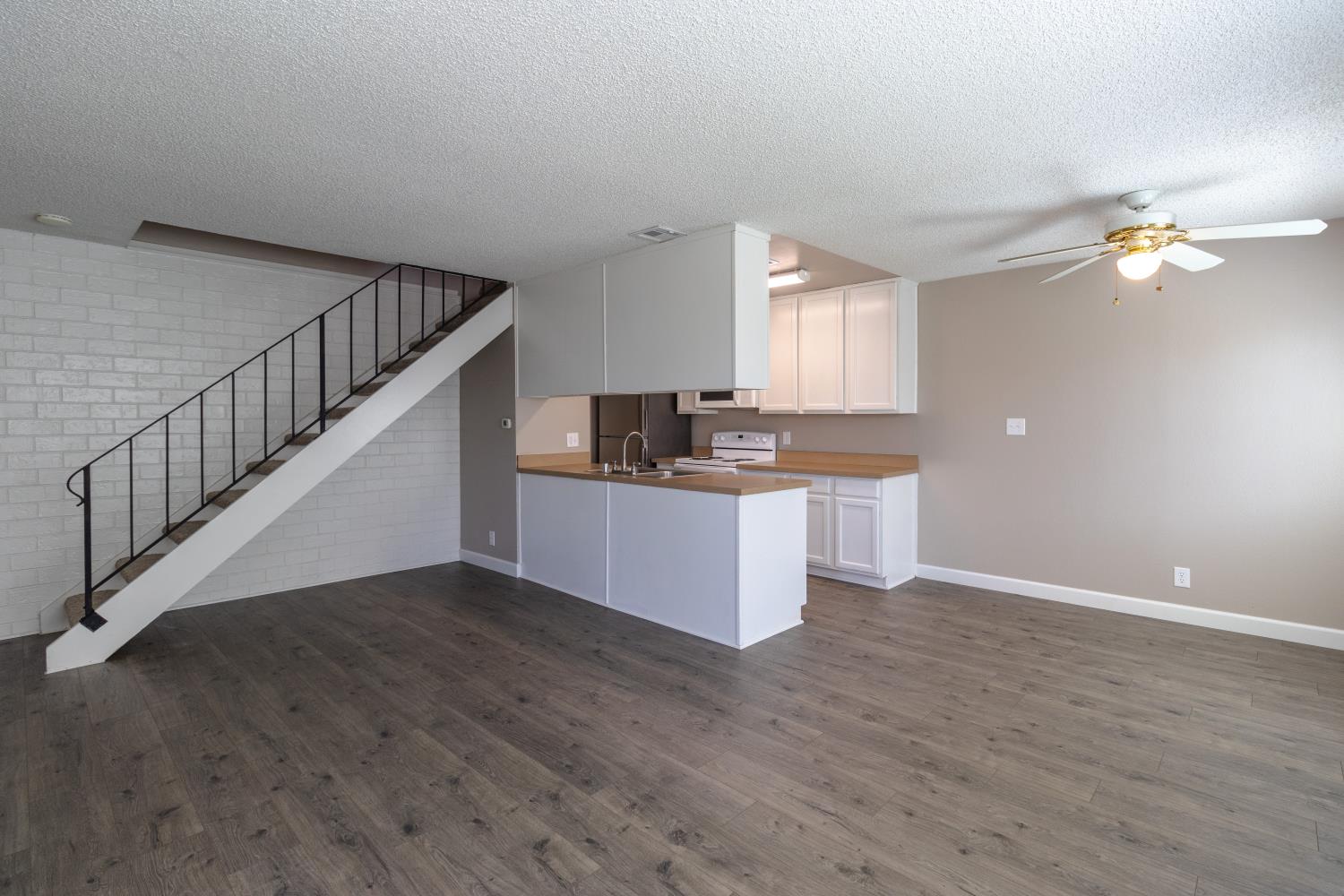 471 W Santa Ana Ave #2, Clovis, CA 93612