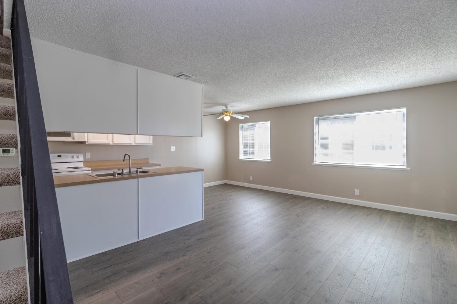 471 W Santa Ana Ave #2, Clovis, CA 93612