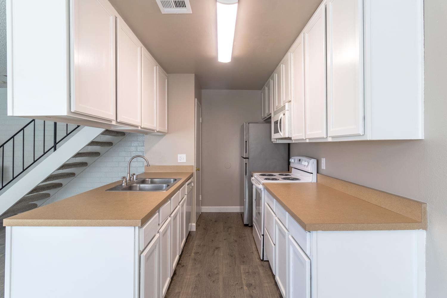 471 W Santa Ana Ave #2, Clovis, CA 93612