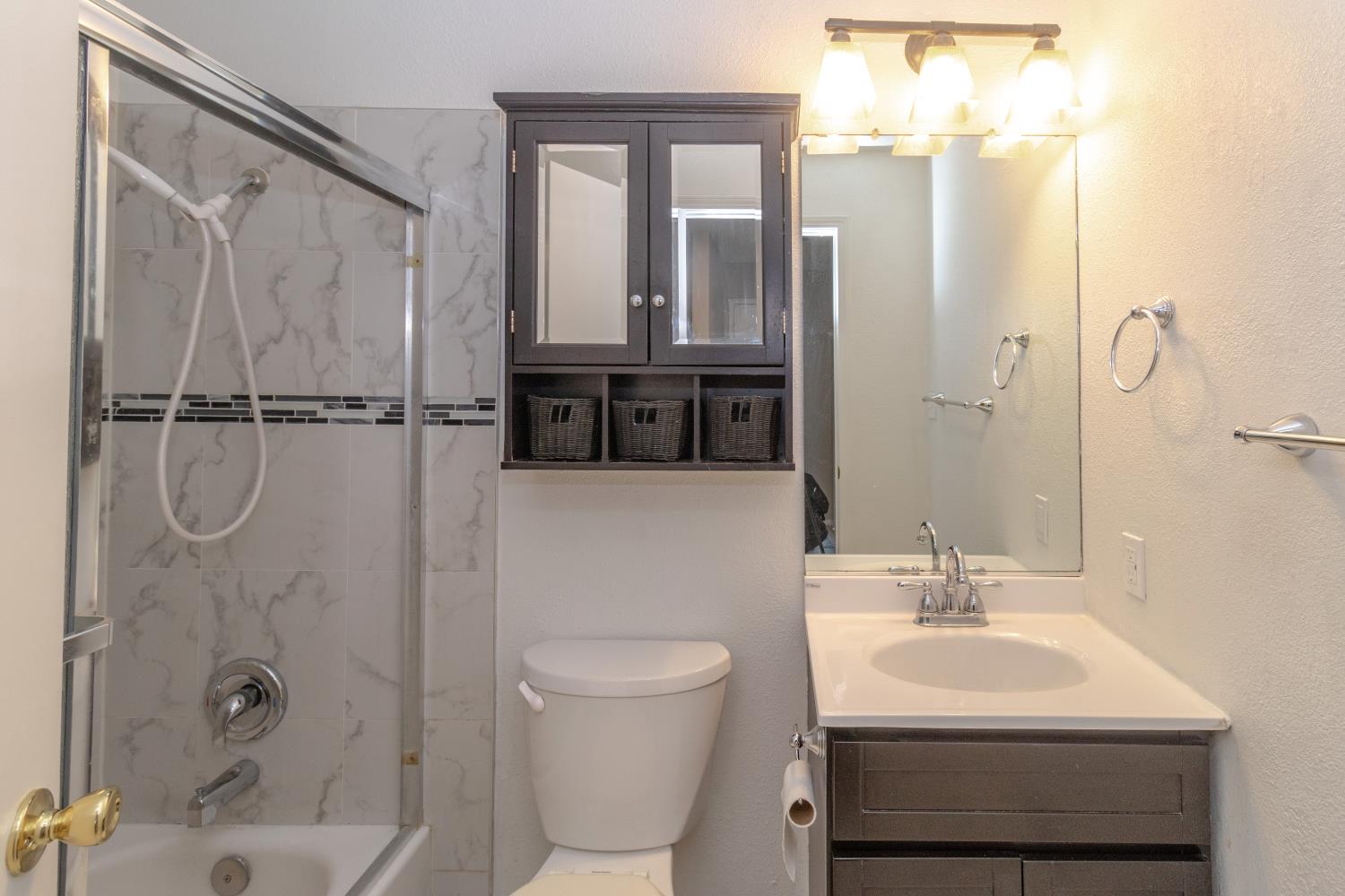 471 W Santa Ana Ave #2, Clovis, CA 93612