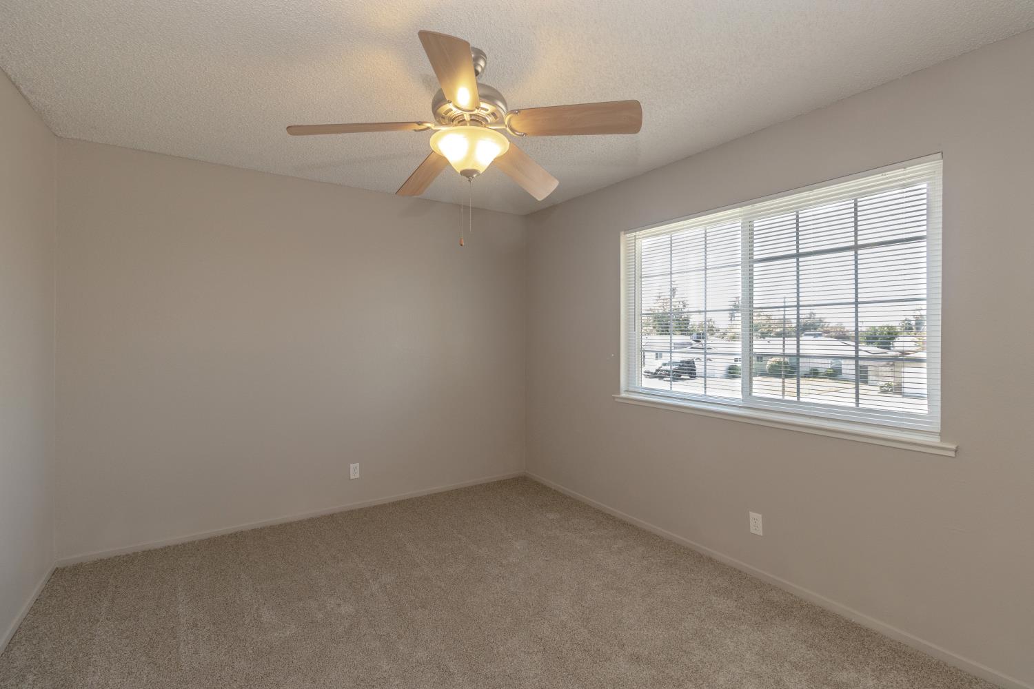 471 W Santa Ana Ave #2, Clovis, CA 93612