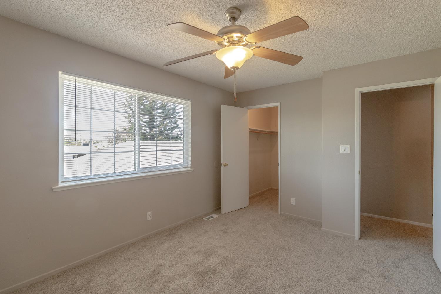 471 W Santa Ana Ave #2, Clovis, CA 93612