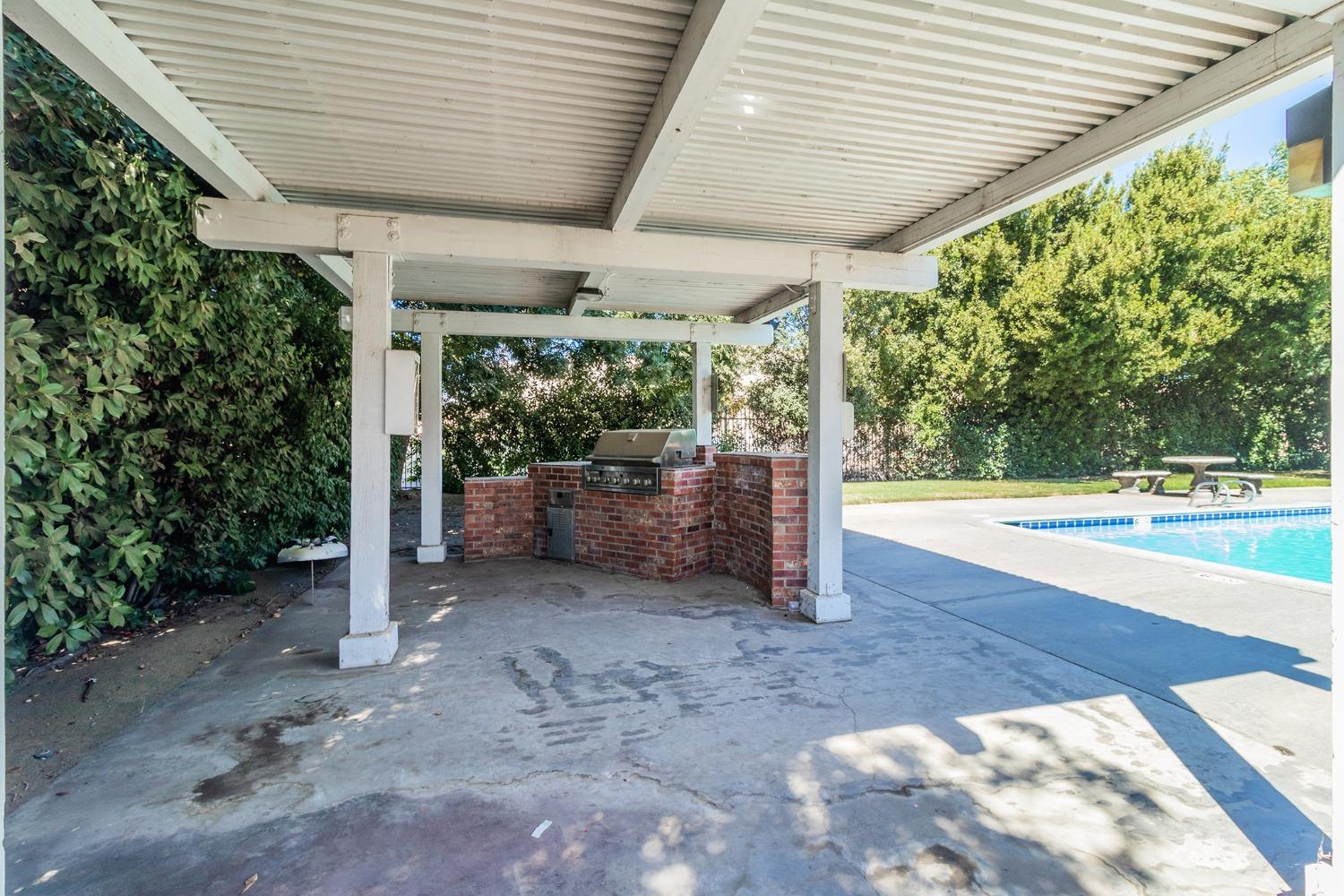 471 W Santa Ana Ave #2, Clovis, CA 93612