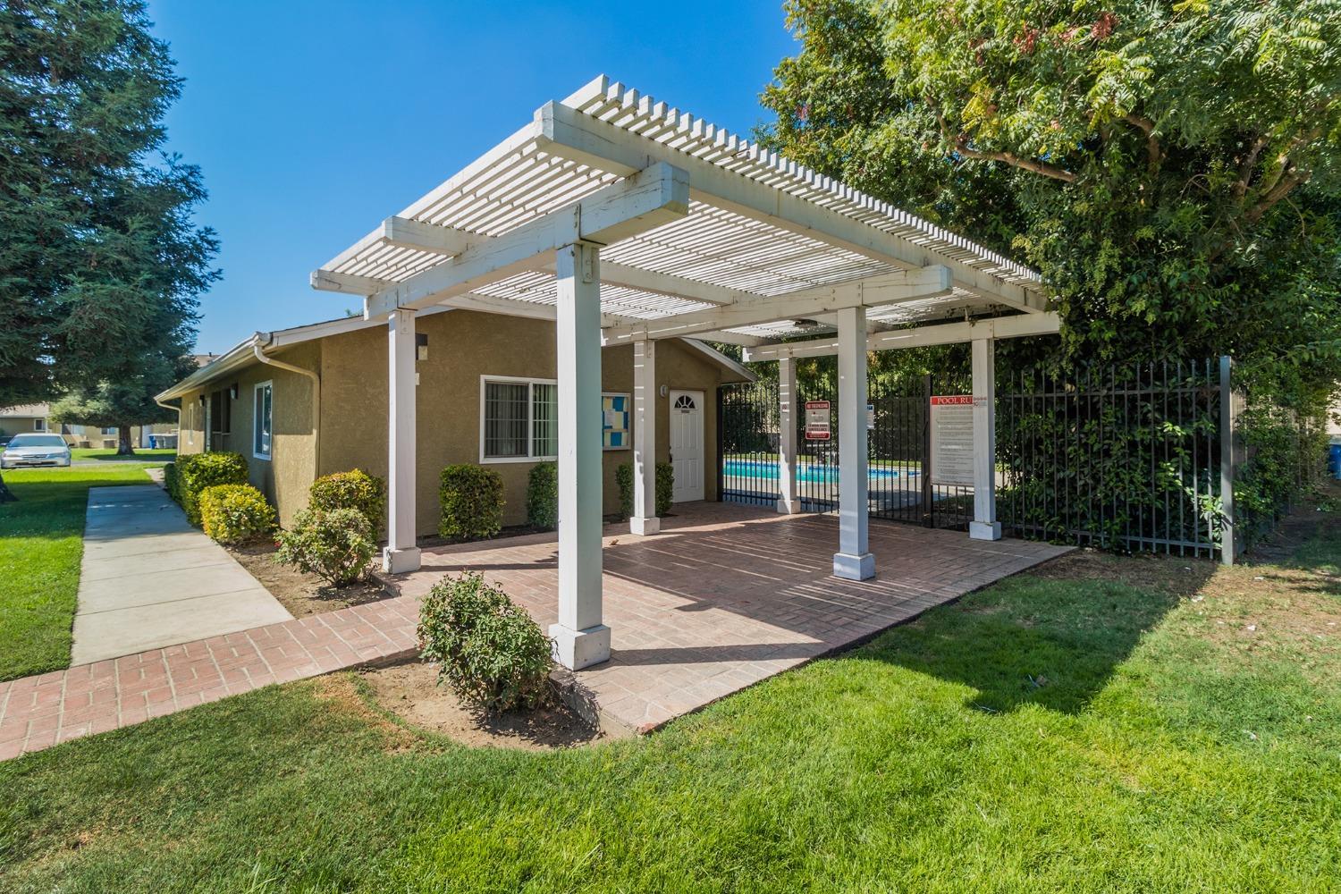 471 W Santa Ana Ave #2, Clovis, CA 93612