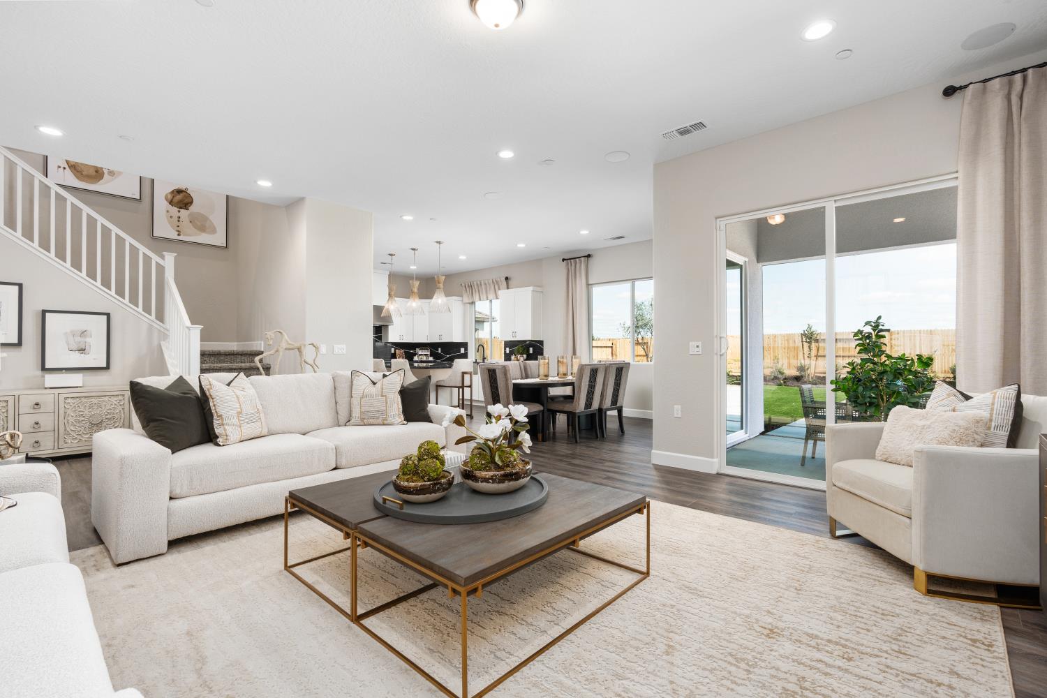 330 N Vista Ave, Fowler, CA 93625