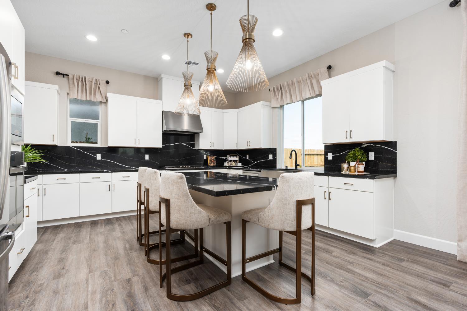 330 N Vista Ave, Fowler, CA 93625