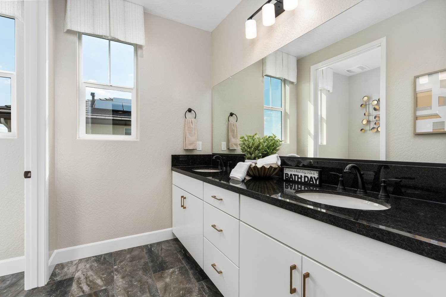 330 N Vista Ave, Fowler, CA 93625