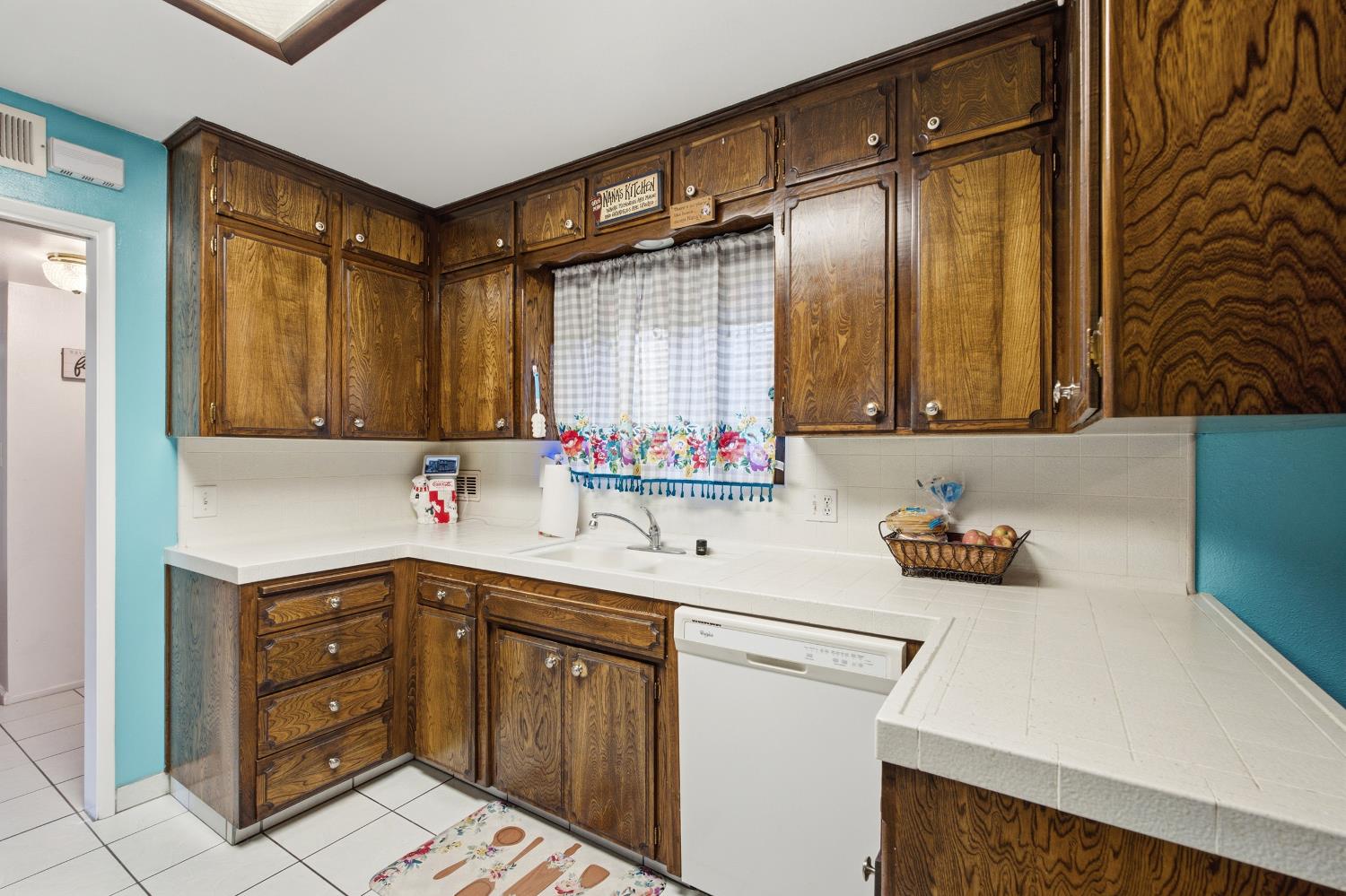 6019 N 9th St, Fresno, CA 93710