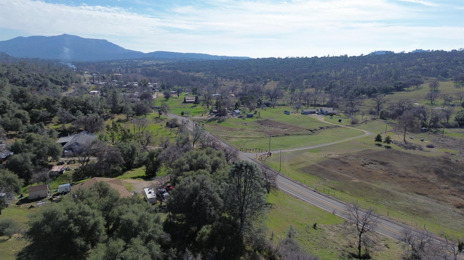 25 Buckaroo Ln, Auberry, CA 93602